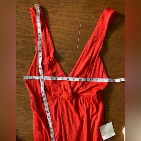Superdown Erika Deep V Jersey Maxi in Red Size Medium New Never Worn - Picture 11 of 12